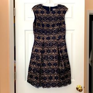Vince Camuto navy and gold size 6 dress